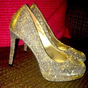 Women’s gold and silver sparkle pumps